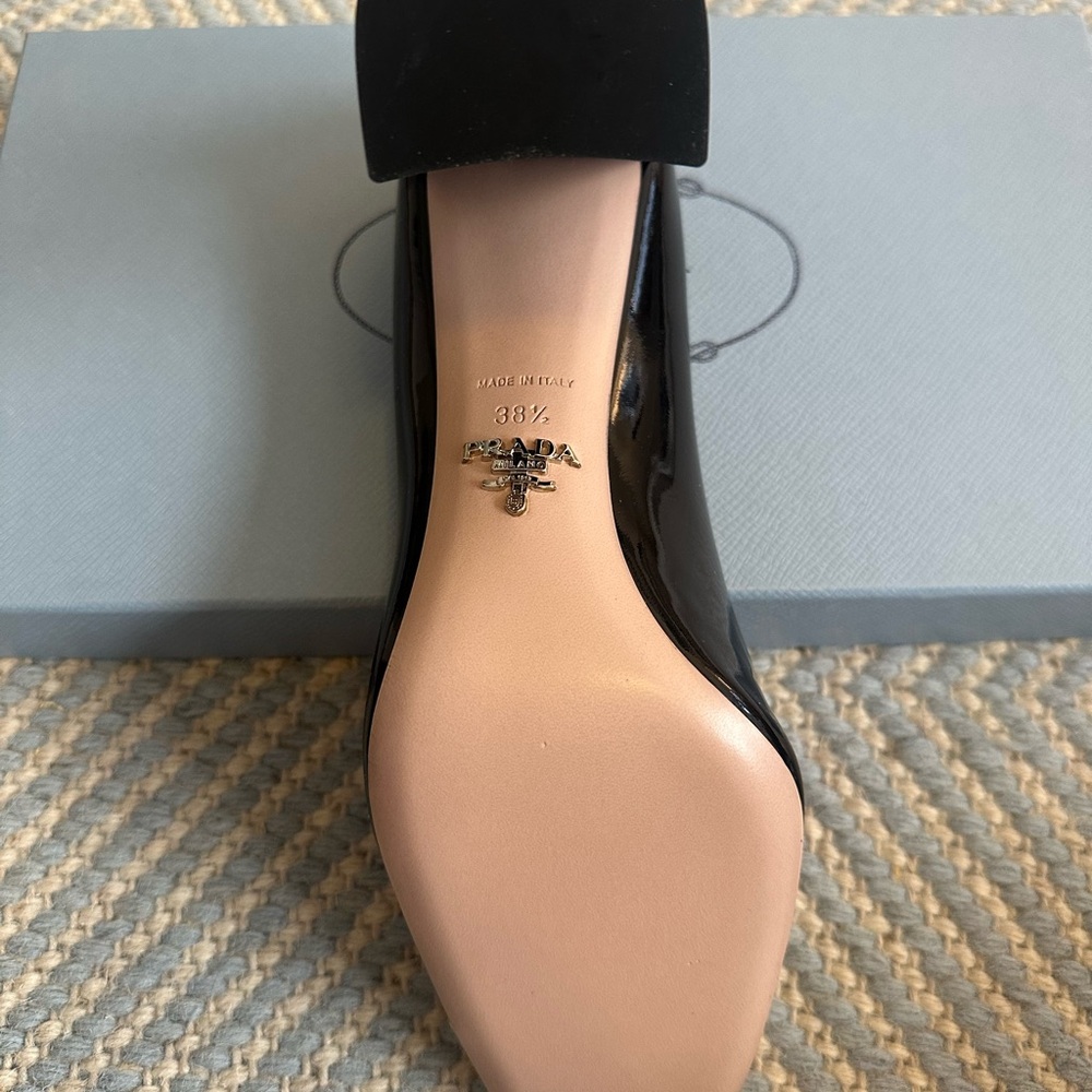 Prada Black and Beige Patent Leather Spectator Pump (US Size 8.5) - Picture 5 of 10